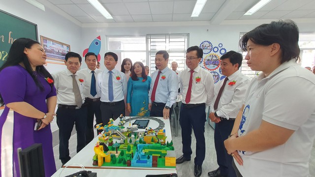Phó chủ tịch TP.HCM Dương Anh Đức dự khánh thành trường THCS hiện đại - Ảnh 8.