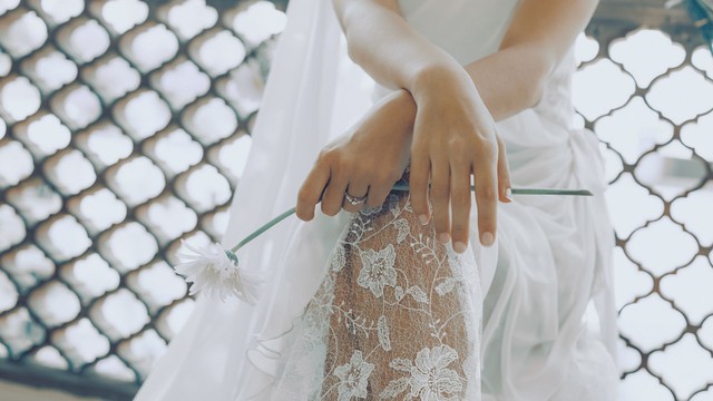 Mẫu nail đồng bộ với váy cưới – vẻ đẹp hoàn hảo cho cô dâu ngày cưới - Ảnh 2.