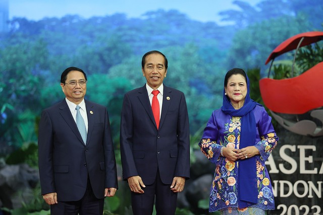 Thủ tướng dự khai mạc ASEAN 43: Không biến khu vực thành 'nơi cọ xát quyền lực' - Ảnh 1.