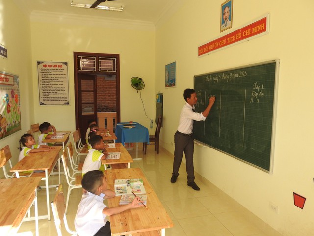 Khai giảng năm học mới ở huyện đảo Trường Sa - Ảnh 2.