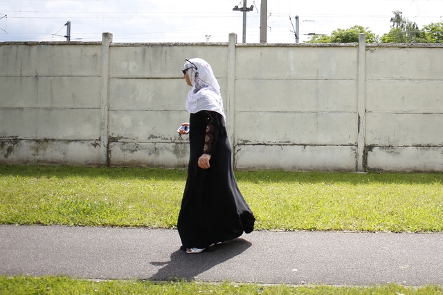 Nữ sinh Pháp bị 'đuổi' về nhà trong ngày đầu năm học vì mặc đồ Hồi giáo - Ảnh 1.