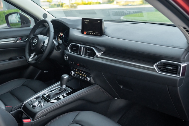 Mazda CX-5 được trang bị hàng loạt tính năng, công nghệ tiện ích và an toàn hàng đầu phân khúc