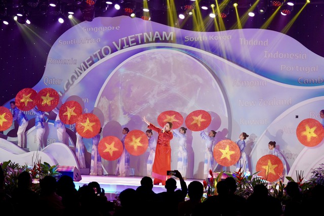 Đêm mở màn Hội chợ Du lịch Quốc tế TP.HCM: Lời mời du khách đến Việt Nam - Ảnh 1.