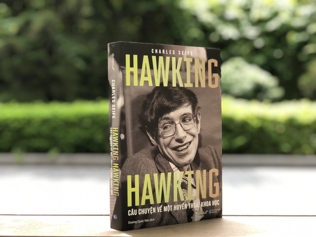 Một trong 10 cuốn tiểu sử hay nhất năm 2021: 'Hawking Hawking' có mặt tại Việt Nam - Ảnh 2.