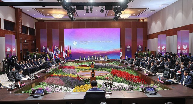 Thủ tướng dự hội nghị ASEAN+ với lãnh đạo Trung Quốc, Hàn Quốc, Nhật Bản - Ảnh 7.