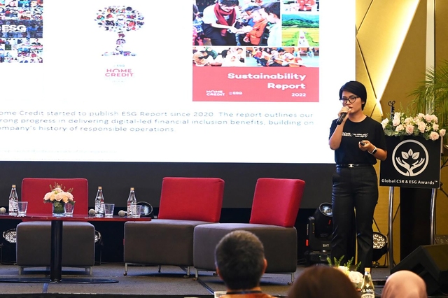 Bà Phạm Thị Bích Liên chia sẻ về Trao quyền cho người tiêu dùng để xây dựng tương lai bền vững tại hội nghị