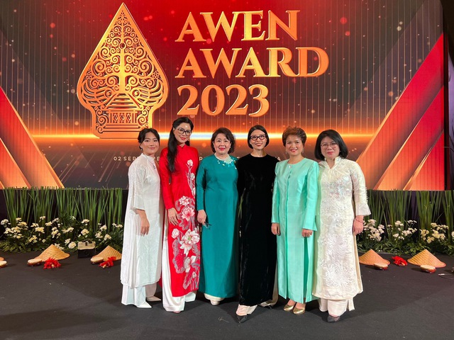 Bà Lê Hồng Thủy Tiên nhận giải Nữ doanh nhân ASEAN tại AWEN AWARD 2023 - Ảnh 5.
