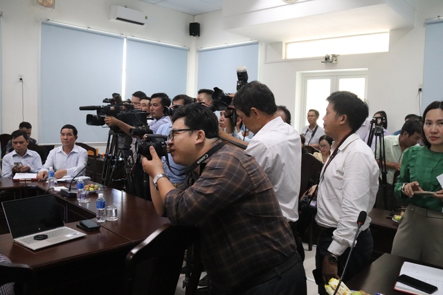 Bình Thuận: Hơn 30 cơ quan báo chí dự họp báo vụ hồ thủy lợi Ka Pét - Ảnh 4. Bình Thuận: Hơn 30 cơ quan báo chí dự họp báo vụ hồ thủy lợi Ka Pét - Ảnh 4.