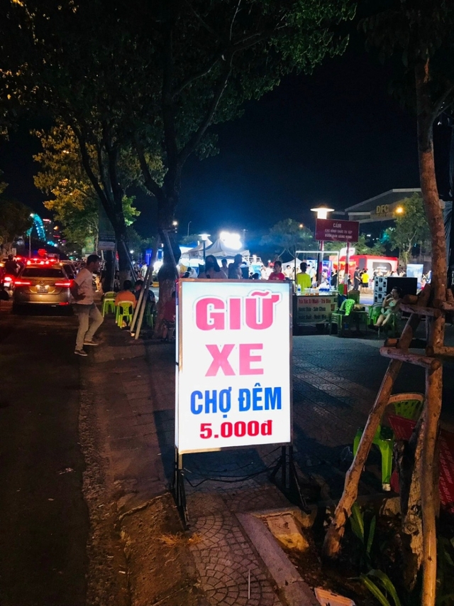 Đà Nẵng: Tái diễn kiểu làm ăn đuổi du khách ở khu vực chợ đêm Sơn Trà - Ảnh 1.