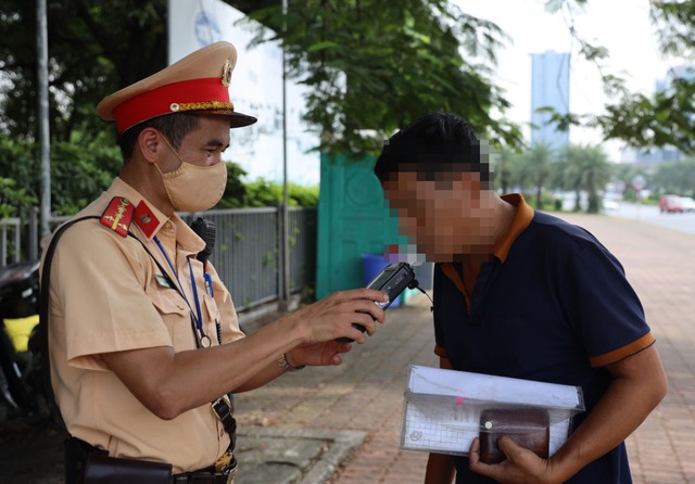 Thông tư mới của Bộ Công an không yêu cầu CSGT chào tài xế bằng lời nói - Ảnh 1.