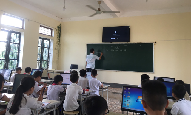 Hà Tĩnh: Thiếu giáo viên tin học, nhiều thầy cô phải dạy 4-5 trường cùng lúc - Ảnh 1.