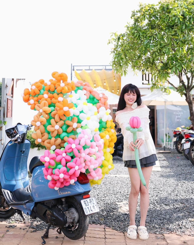 Dân mạng bắt trend 'sống ảo' với xe hoa bong bóng rực rỡ sắc màu - Ảnh 3.
