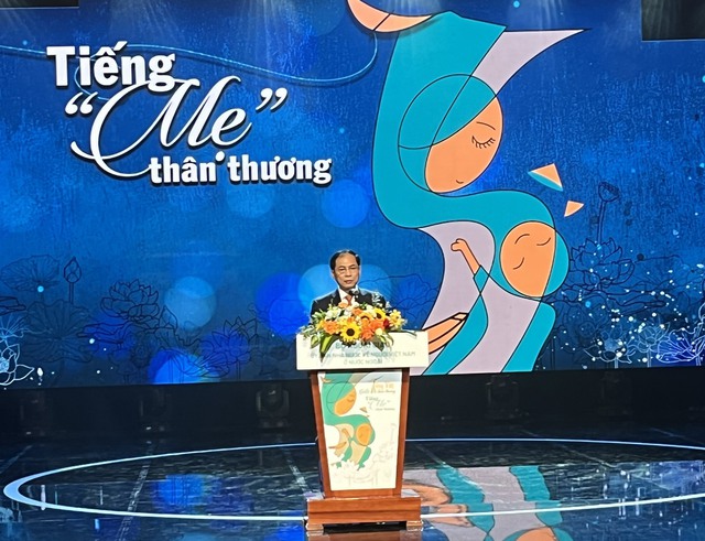 Khánh Linh hát trong đêm nghệ thuật tôn vinh tiếng Việt 'Tiếng mẹ thân thương' - Ảnh 2.