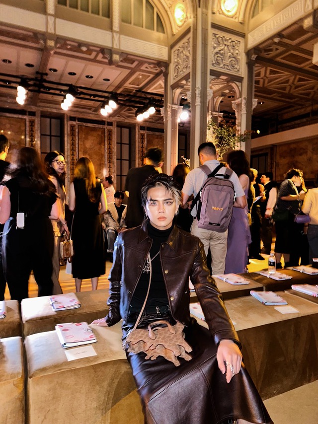 9X Việt mặc phi giới tính tại Tuần lễ thời trang New York 2023 - Ảnh 2.