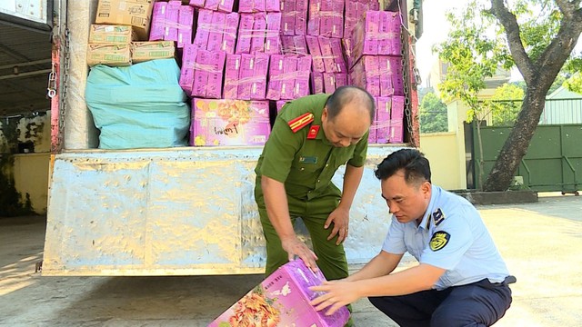 Tạm giữ 21.000 chiếc bánh trung thu không rõ nguồn gốc - Ảnh 1.