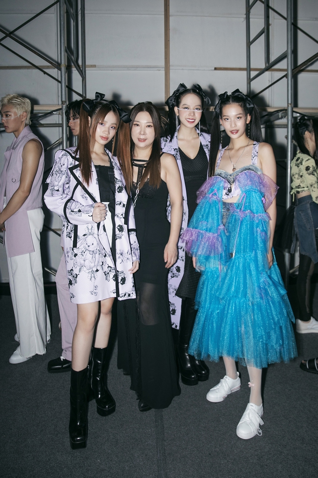 Hai gương mặt trẻ của Việt Nam diễn thời trang tại  Seoul Fashion Week 2023 - Ảnh 7.