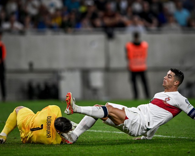 Cristiano Ronaldo lên tiếng sau khi phải chia tay sớm đội tuyển Bồ Đào Nha - Ảnh 1.