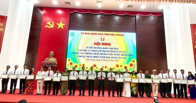Báo Thanh Niên nhận bằng khen của UBND tỉnh Hậu Giang- Ảnh 2.