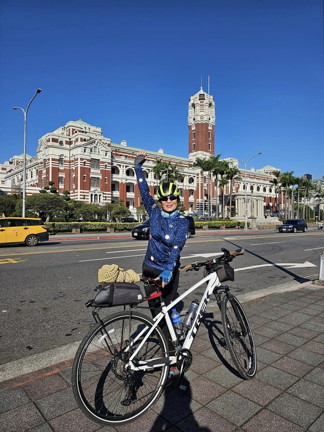 Nữ giám đốc 65 tuổi cùng 'tình yêu đạp xe' chinh phục đường đèo Đài Loan- Ảnh 2.