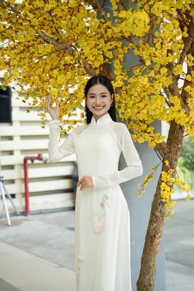 Hoa hậu Nguyễn Thanh Hà được tuyên dương 'Thanh niên tiêu biểu TP.HCM 2023'- Ảnh 2.