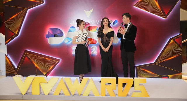 Huyền Lizzie và diễn viên Thanh Hương diện đầm nổi bật tại thảm đỏ VTV Awards 2023- Ảnh 2.