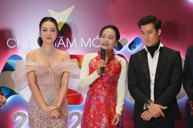 Huyền Lizzie và diễn viên Thanh Hương diện đầm nổi bật tại thảm đỏ VTV Awards 2023- Ảnh 8.