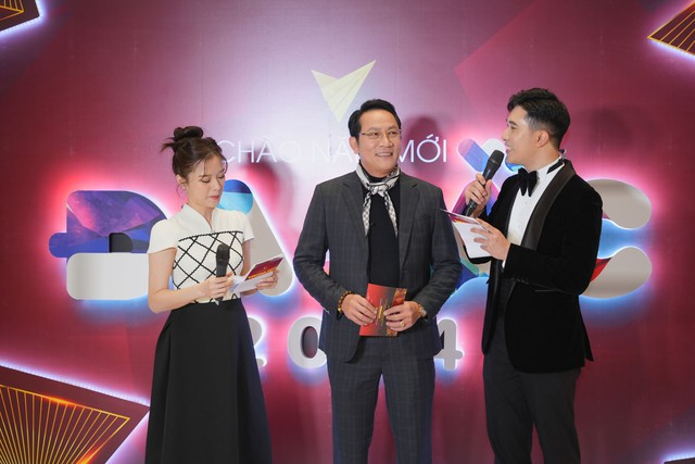 Huyền Lizzie và diễn viên Thanh Hương diện đầm nổi bật tại thảm đỏ VTV Awards 2023- Ảnh 4.