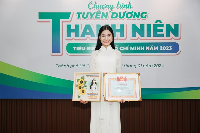 Hoa hậu Nguyễn Thanh Hà được tuyên dương 'Thanh niên tiêu biểu TP.HCM 2023'- Ảnh 1.