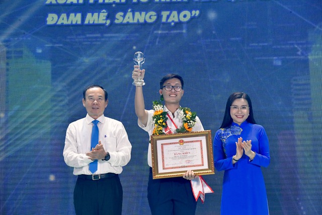 Ông Phan Văn Mãi: “Tôi được các công dân trẻ tiêu biểu truyền năng lượng tích cực”- Ảnh 1.