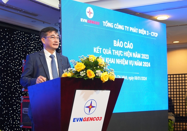 Ông Lê Văn Danh - Phó Bí thư Đảng ủy, Tổng Giám đốc Tổng Công ty trình bày báo cáo kết quả sản xuất kinh doanh năm 2023 của EVNGENCO3