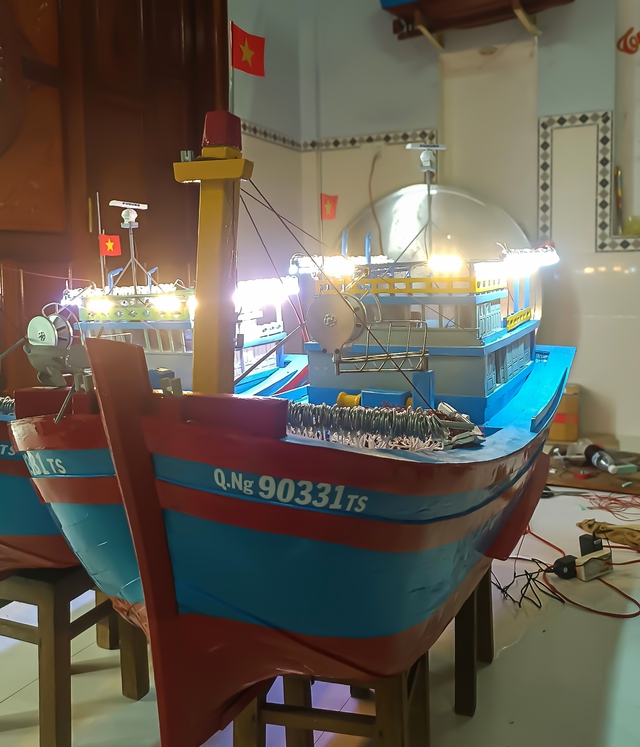 Độc đáo mô hình tàu cá của chàng trai xứ biển- Ảnh 2.
