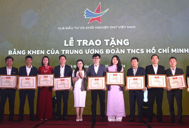 T.Ư Đoàn trao bằng khen cho CLB Đầu tư và khởi nghiệp Việt Nam- Ảnh 1.