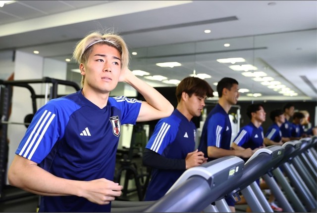 Đội tuyển Nhật Bản thất vọng vì thủng lưới 1 bàn, tức tốc rèn thể lực ngay trong đêm- Ảnh 1.