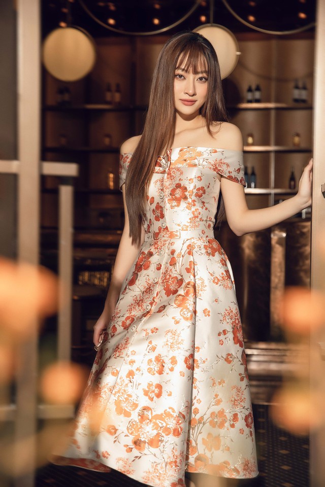 Hoa hậu Lương Thùy Linh gợi ý váy áo rực rỡ cho năm mới 2024- Ảnh 2.