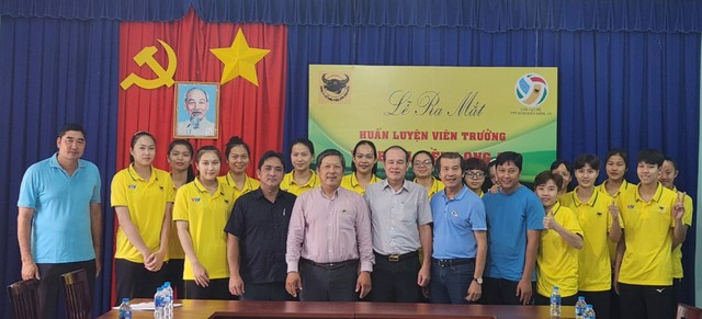 HLV Thái Quang Lai dẫn dắt CLB bóng chuyền Bình Điền Long An ở giải VĐQG 2024- Ảnh 2.