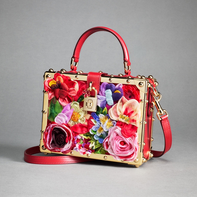 Họa tiết hoa hồng của Dolce&Gabbana, Balmain… tặng cảm xúc mùa xuân cho phái nữ- Ảnh 3.
