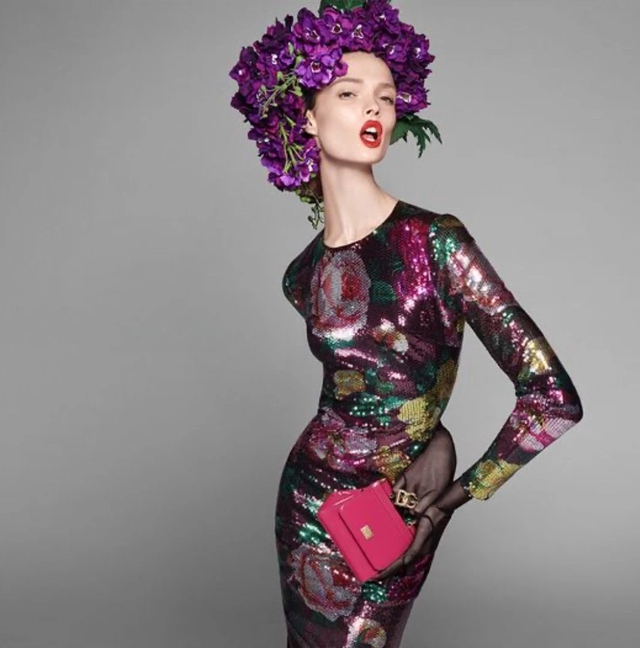Họa tiết hoa hồng của Dolce&Gabbana, Balmain… tặng cảm xúc mùa xuân cho phái nữ- Ảnh 6.
