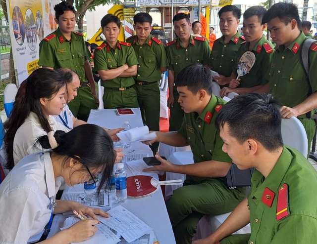 Nhiều việc làm lương cao cho chiến sĩ nghĩa vụ công an hết phục vụ tại ngũ- Ảnh 3.