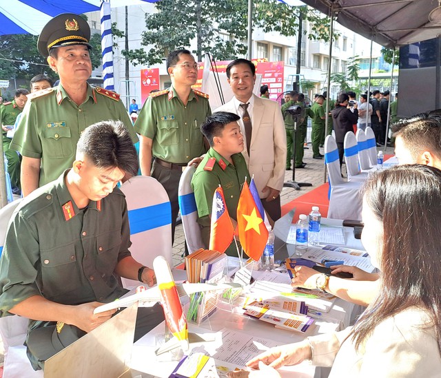 Nhiều việc làm lương cao cho chiến sĩ nghĩa vụ công an hết phục vụ tại ngũ- Ảnh 2.