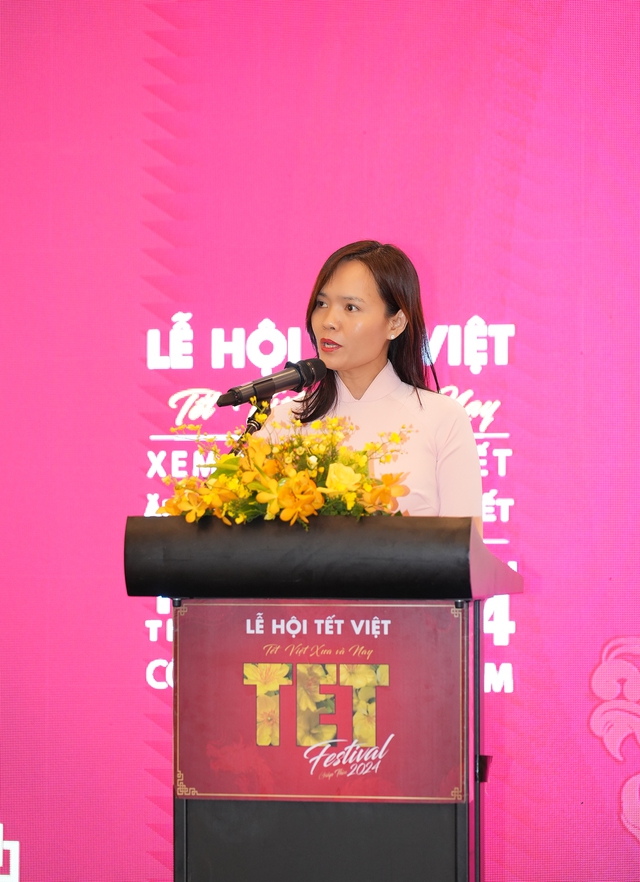 Bà Đinh Hồng Vân, Giám đốc tiếp thị cấp cao – Đại diện Công ty Cổ Phần Hàng tiêu dùng Masan phát biểu tại họp báo