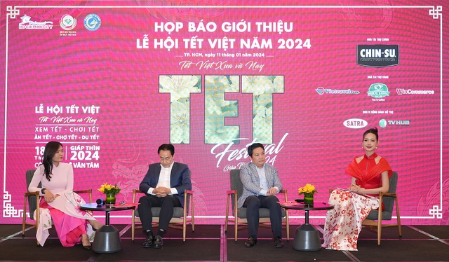 Đại diện Ban tổ chức, Nhà tài trợ và Đại sứ Lễ hội Tết Việt giải đáp câu hỏi của phóng viên tại buổi họp báo