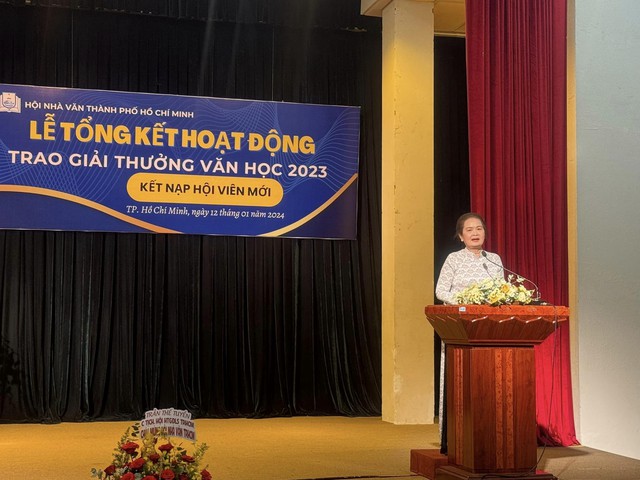 Hội Nhà văn TP.HCM trao giải thưởng văn học năm 2023- Ảnh 1.