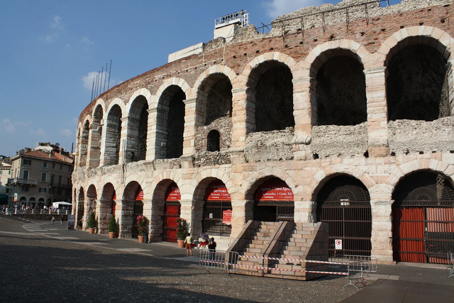 Ghé thăm thành phố Verona, nơi gắn liền với chuyện tình của Romeo và Juliet- Ảnh 1.