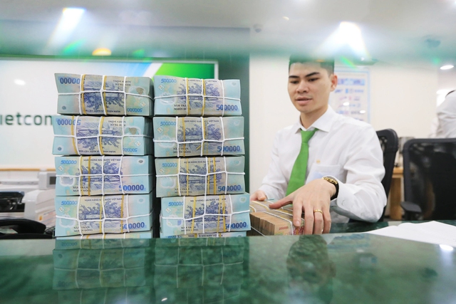 Vietcombank giảm lãi suất  tiết kiệm xuống còn 1,7%/năm Ảnh: NGỌC THẮNG