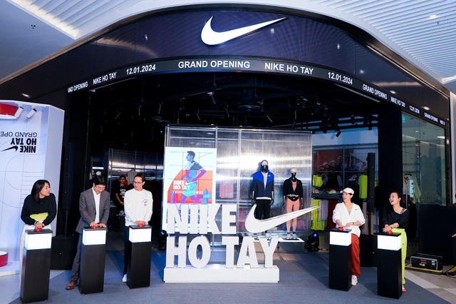 Ngày 12.1 vừa qua đã đánh dấu màn ra mắt hoành tráng của Nike Hồ Tây tại Lotte Mall West Lake