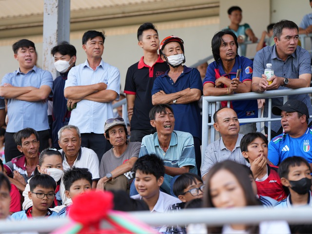 Cựu đội trưởng đội Bà Rịa-Vũng Tàu: 'Cổ vũ mà lo cho tụi nhỏ quá'- Ảnh 8.