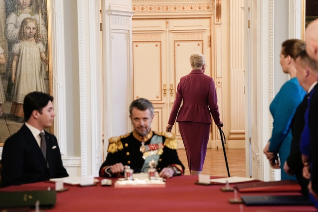Nữ hoàng thoái vị, thái tử lên ngôi trong sự kiện lịch sử ở Đan Mạch- Ảnh 1.