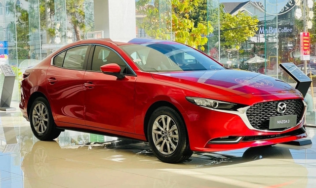 Mazda3 tiếp tục đứng đầu phân khúc Sedan hạng C tầm giá dưới 900 triệu đồng