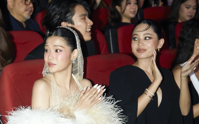 Hoàng Yến Chibi mua phở cho mỹ nam Thái Lan ở hậu trường Asian Television Awards- Ảnh 3.
