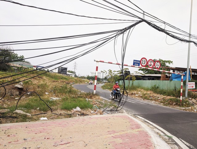 Dây cáp lòng thòng- Ảnh 1.